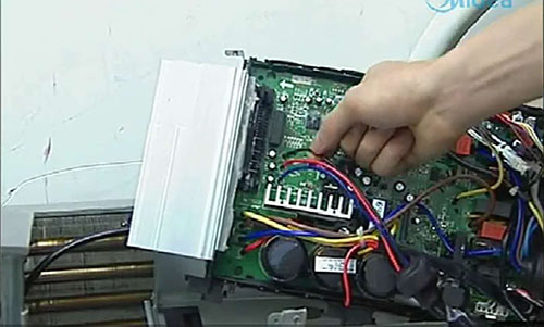 月湖美的空调电话是多少